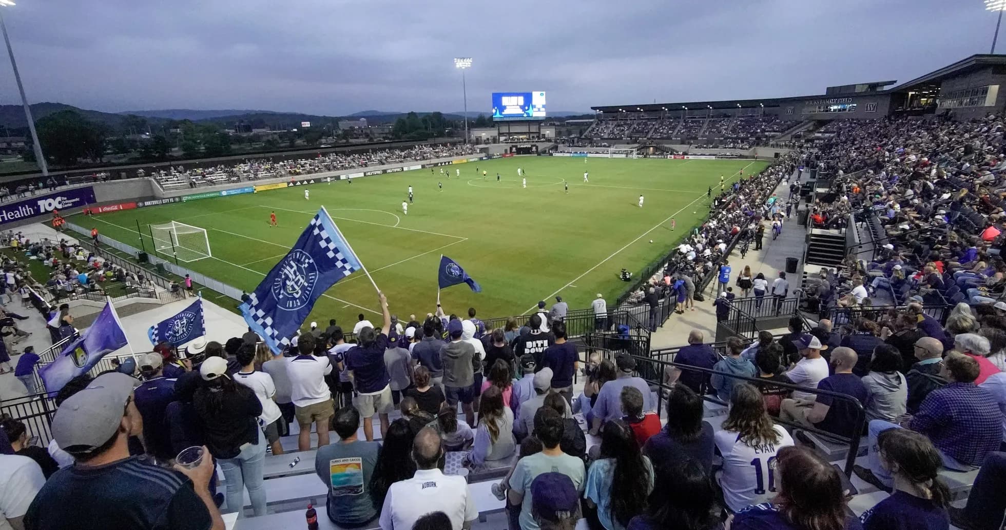 Partido de fútbol en el estadio de Huntsville