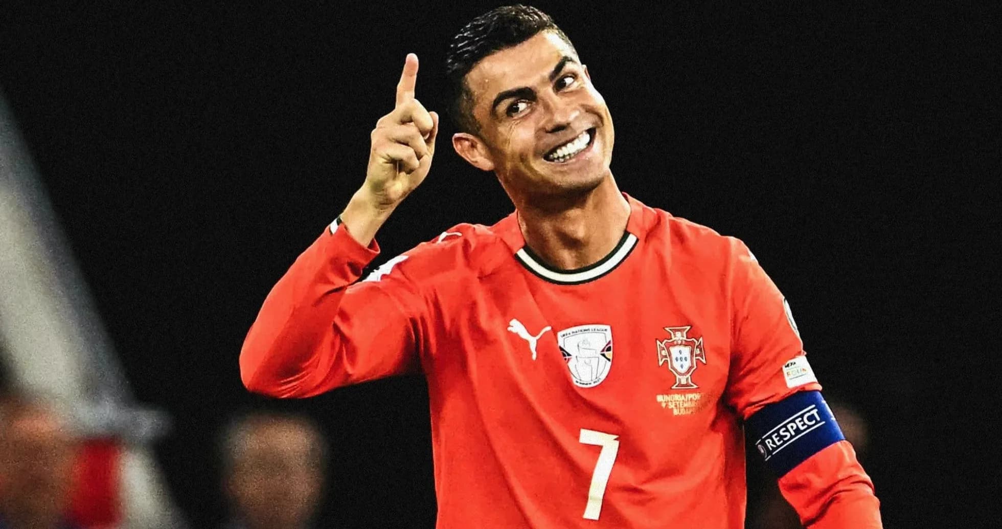 Jugador de Portugal celebrando con camiseta roja
