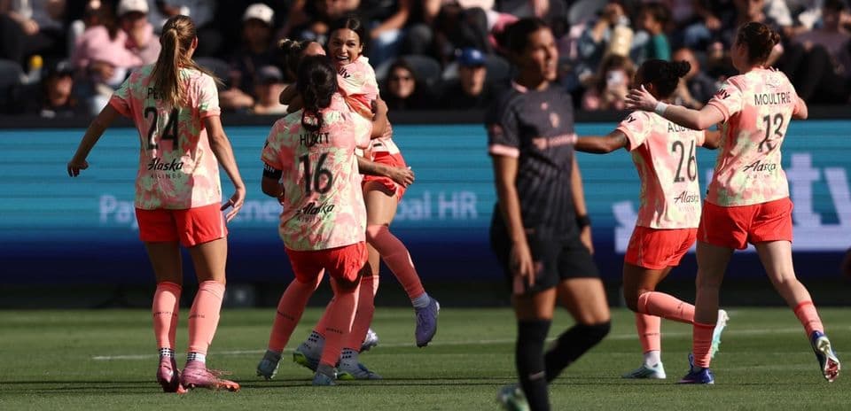 Jugadoras celebrando un gol del Portland Thorns