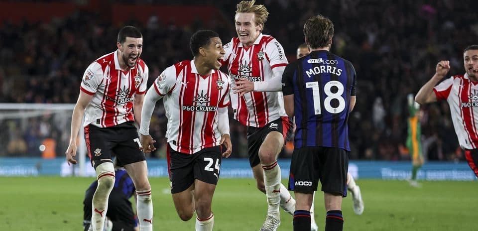 Jugadores de Southampton celebrando un gol en partido