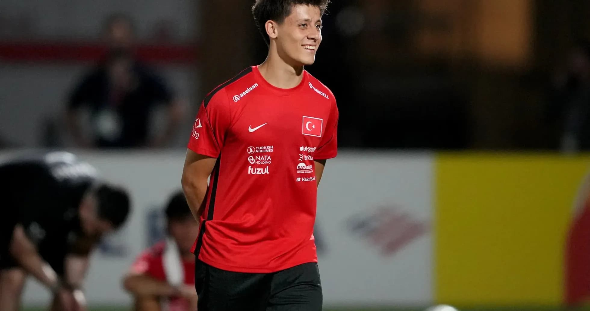 Jugador sonriente de Turquía durante entrenamiento