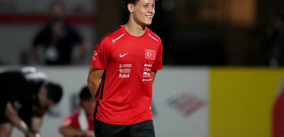 Jugador sonriente de Turquía durante entrenamiento