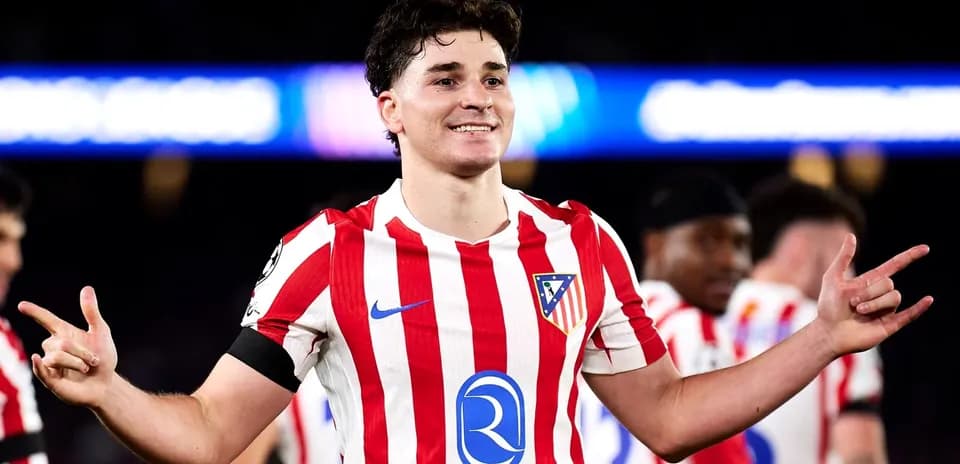 Jugador de Atlético de Madrid celebrando en el campo