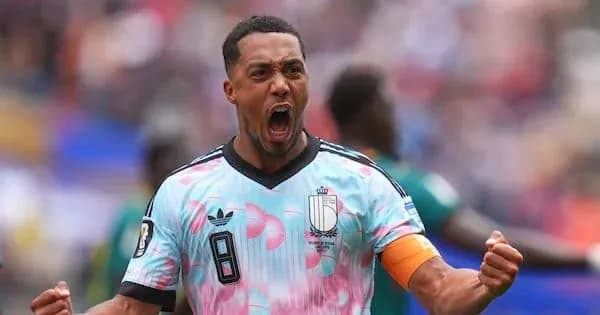 Jugador celebrando un gol en el partido