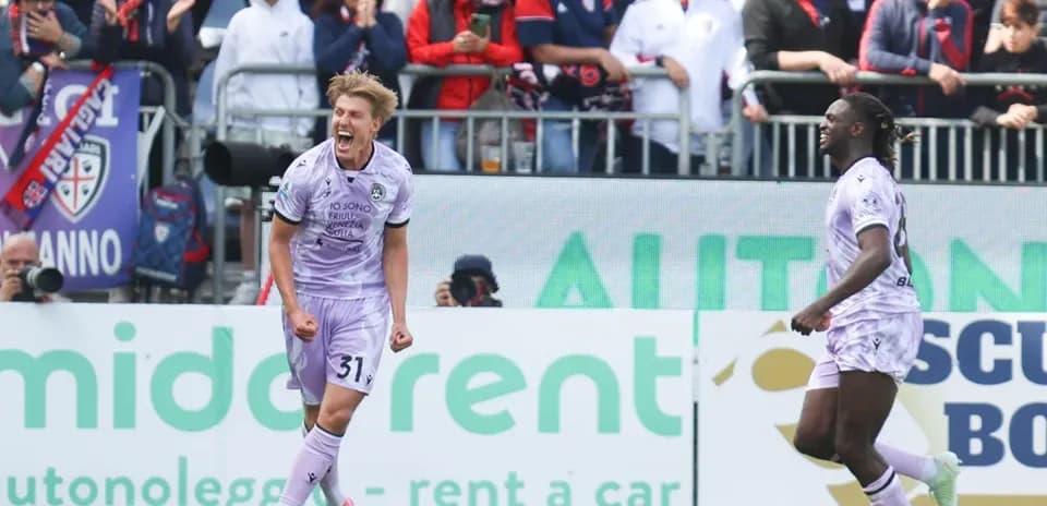 Jugador celebra un gol en partido de fútbol