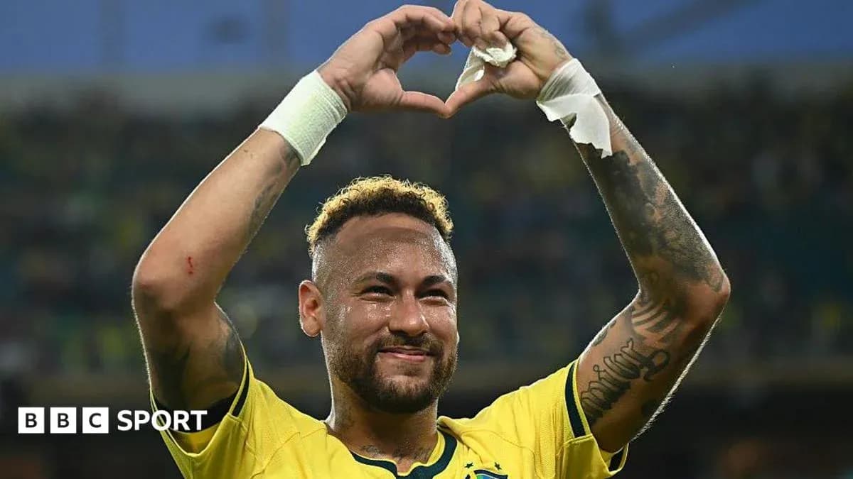 Neymar mostrando un corazón con las manos