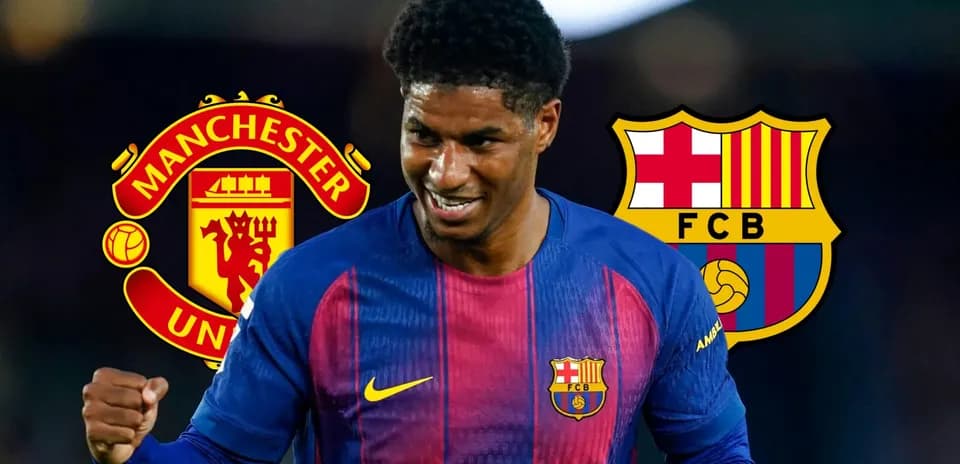 Jugador de fútbol con camisetas de Manchester y Barcelona