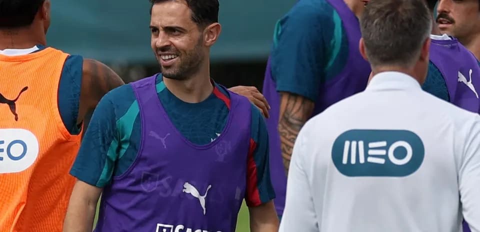 Jugadores entrenando y conversando en sesión