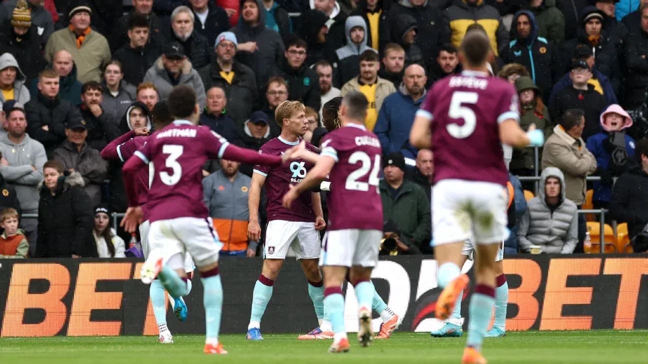 Jugadores de Burnley celebrando un gol