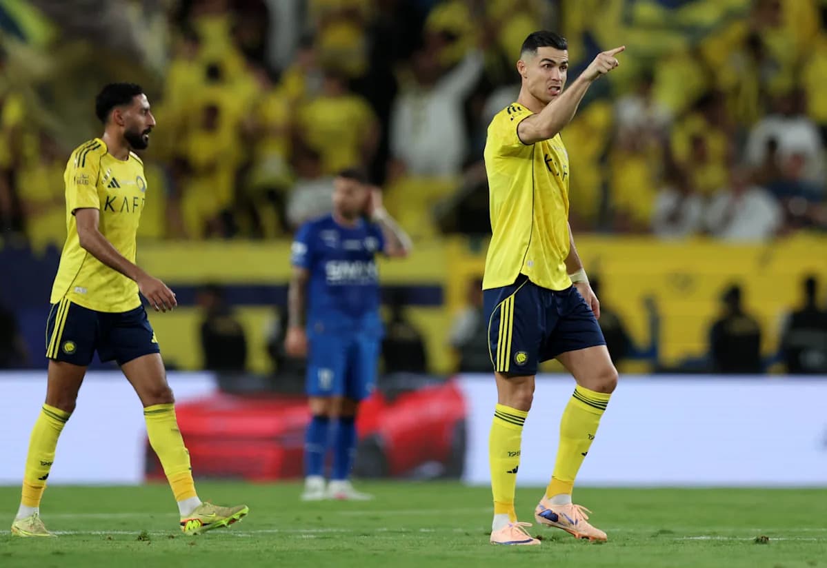 Jugadores de Al Nassr en acción durante el partido