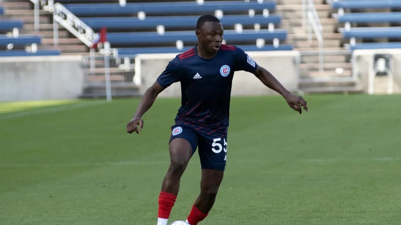 Jugador de Chicago Fire II en el campo