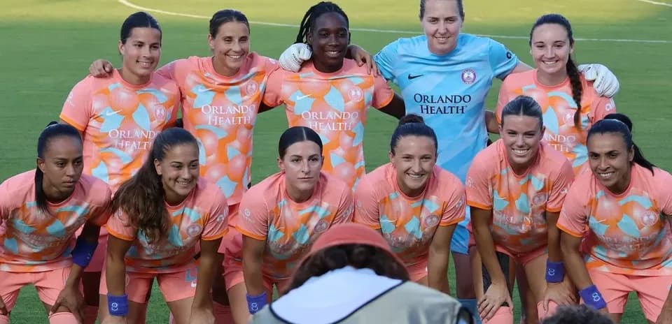 Jugadoras del Orlando Pride posando para la foto