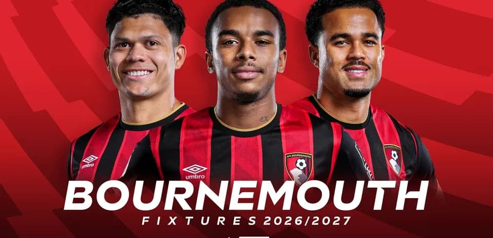 Tres jugadores de Bournemouth con camiseta a rayas
