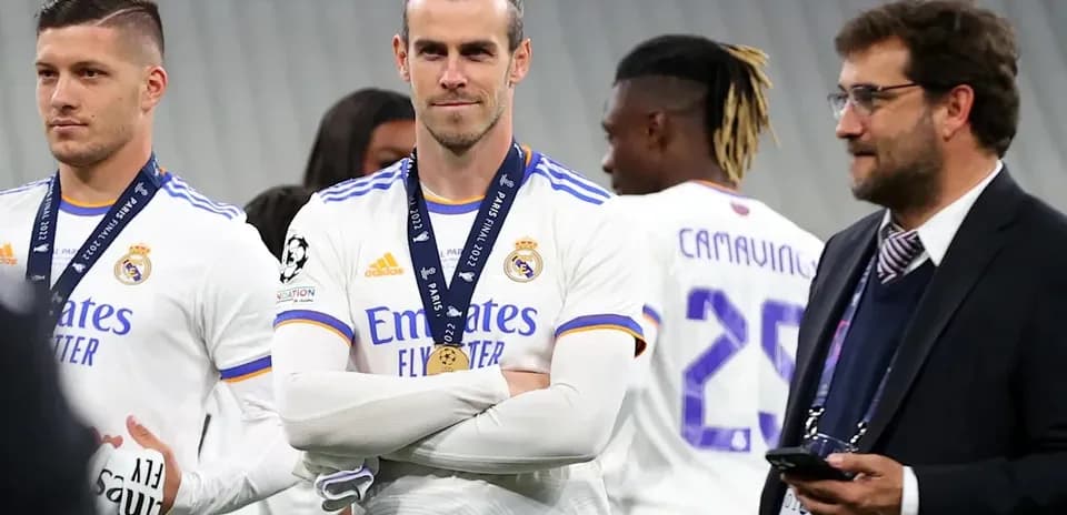 Jugadores de Real Madrid con medallas tras el partido