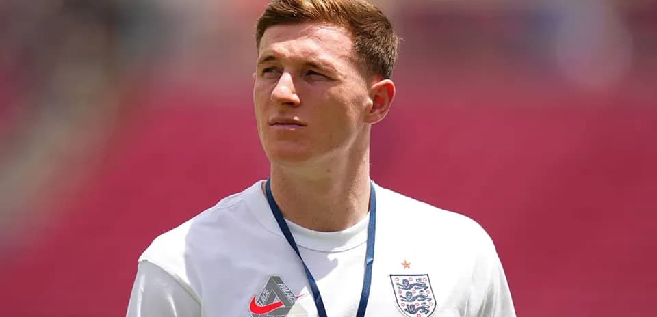 Jugador de Inglaterra observando el campo antes del partido