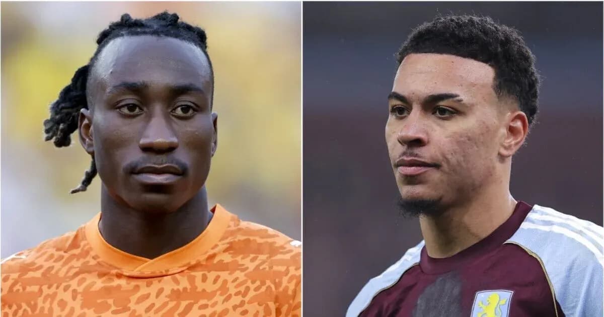 Dos jugadores en uniforme antes del partido