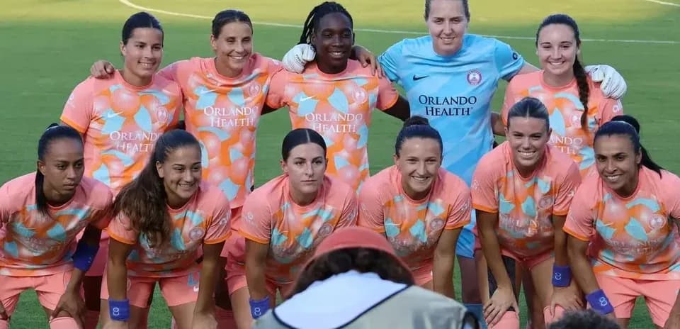 Equipo de Orlando Pride en formación