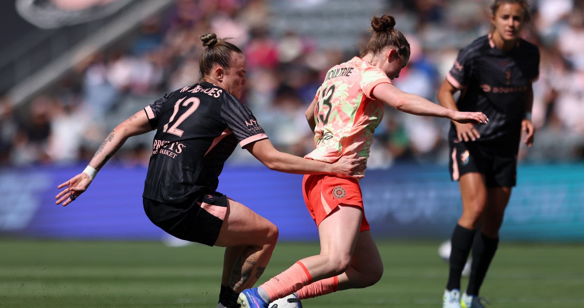 Jugadora del Portland Thorns en acción