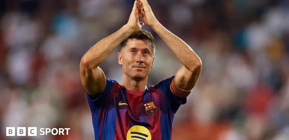 Jugador de Barcelona aplaudiendo a la afición