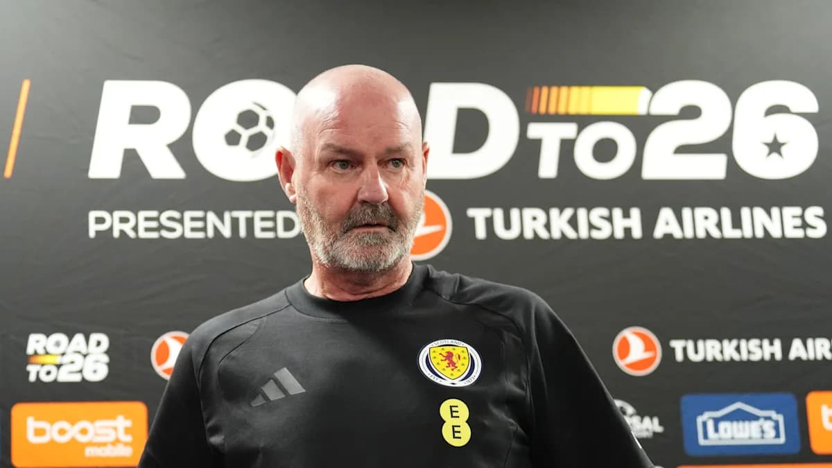 Entrenador en rueda de prensa sobre Road to 26