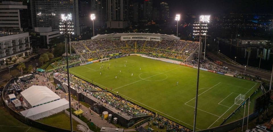 Partido de fútbol en el estadio de Tampa Bay
