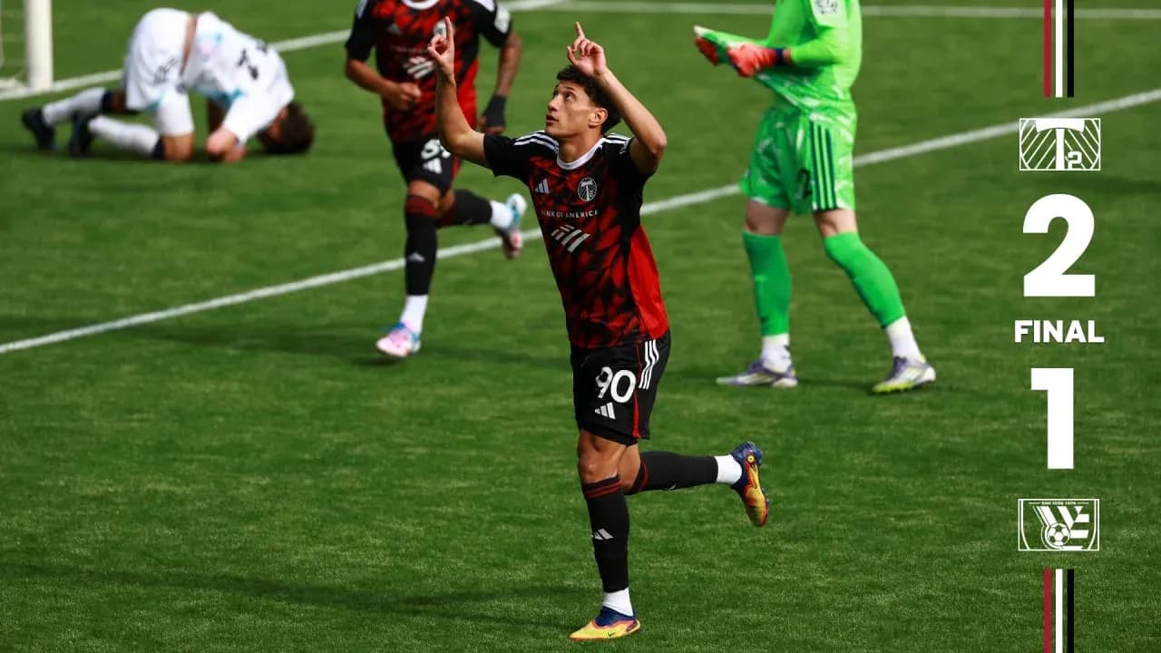 Jugador celebra un gol en el partido