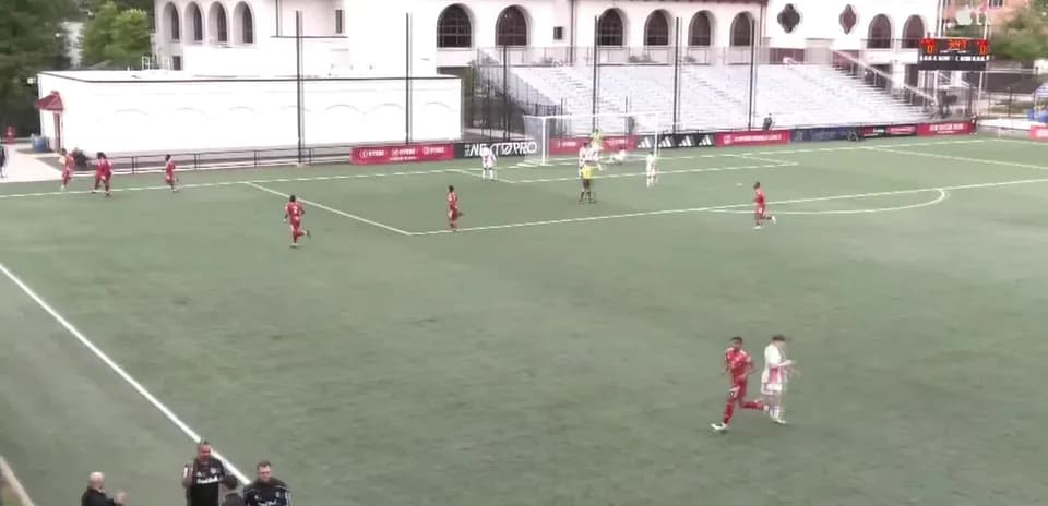 Jugadores de Toronto II y New York RB II en el campo
