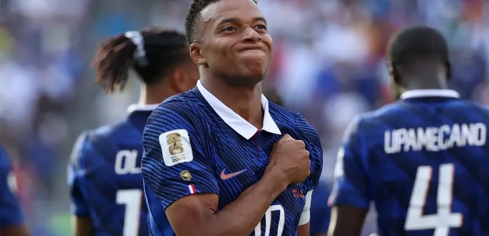 Kylian Mbappé celebrando con la selección francesa
