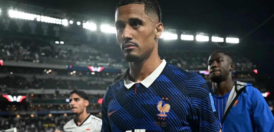 Jugador de Francia saliendo del campo tras el partido