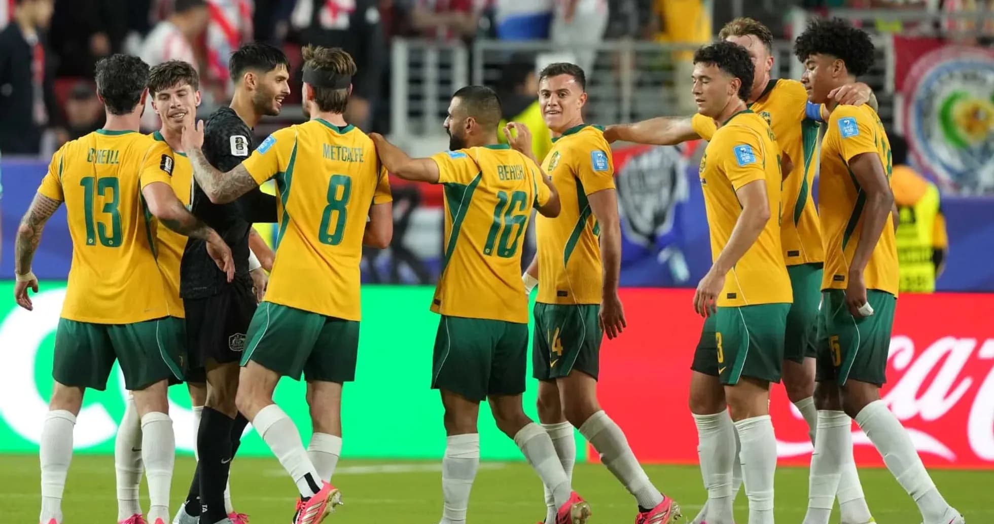 Equipo de Australia celebrando en el partido