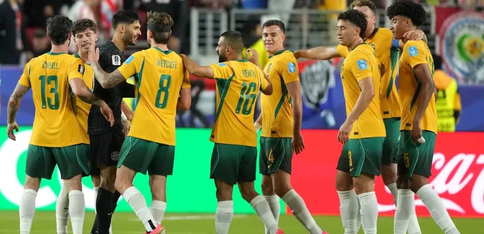 Equipo de Australia celebrando en el partido