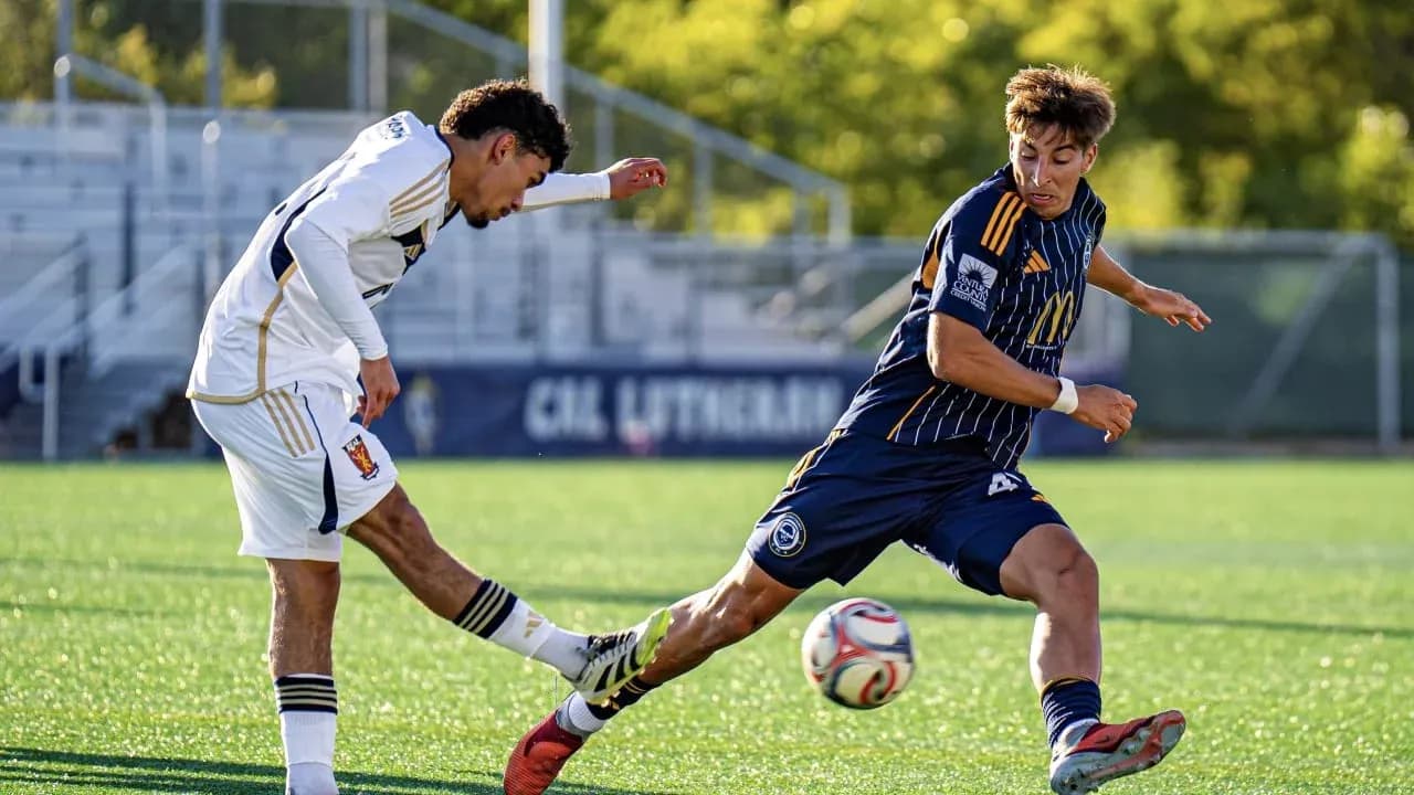 Jugador de Ventura County en acción durante partido