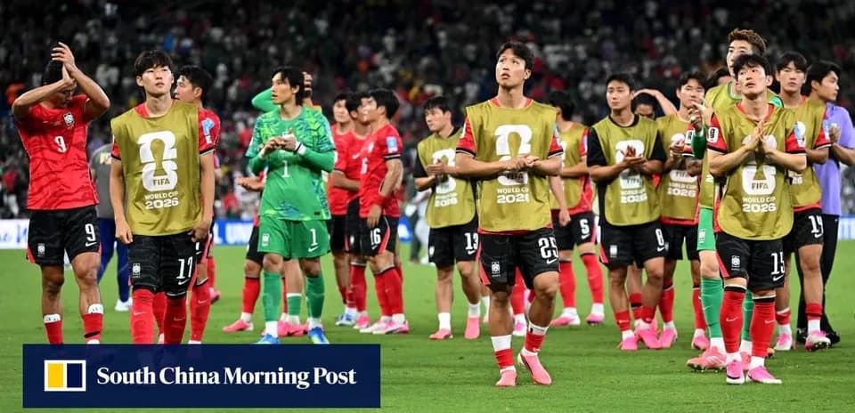 Jugadores de Corea del Sur agradeciendo al público