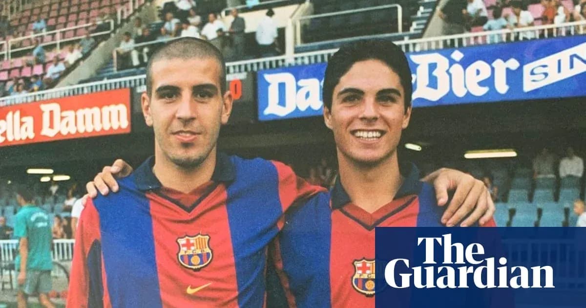 Dos jugadores de FC Barcelona posando juntos