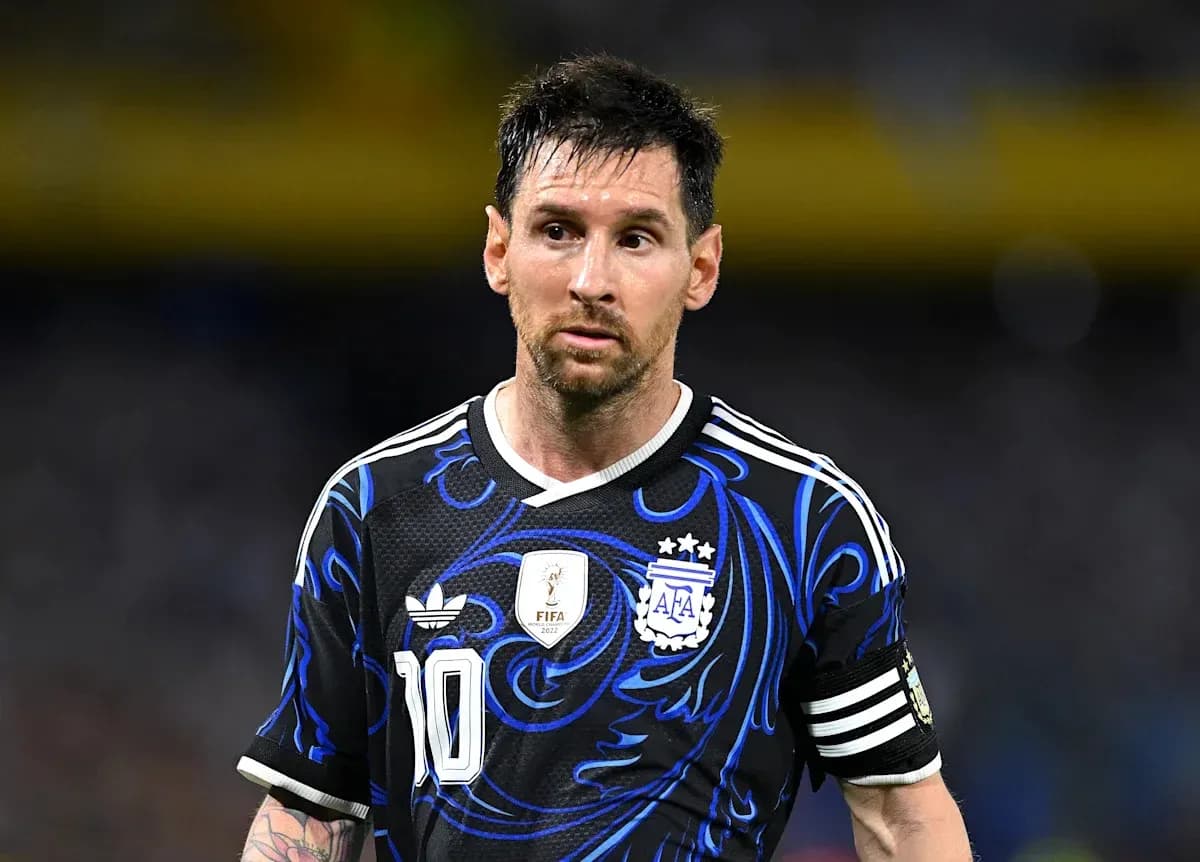 Lionel Messi con camiseta de Argentina en partido