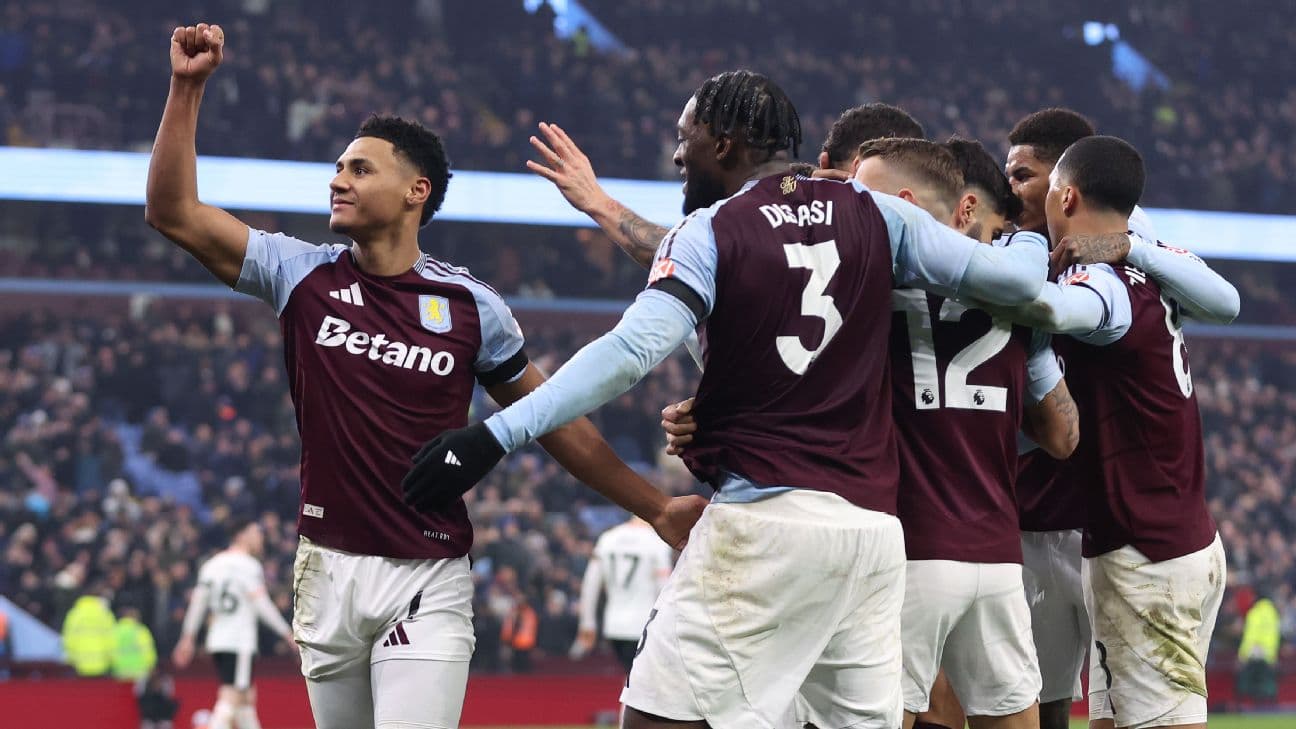 Celebración de jugadores de Aston Villa tras un gol