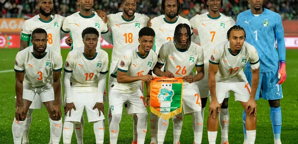 Equipo de Costa de Marfil posando para la foto