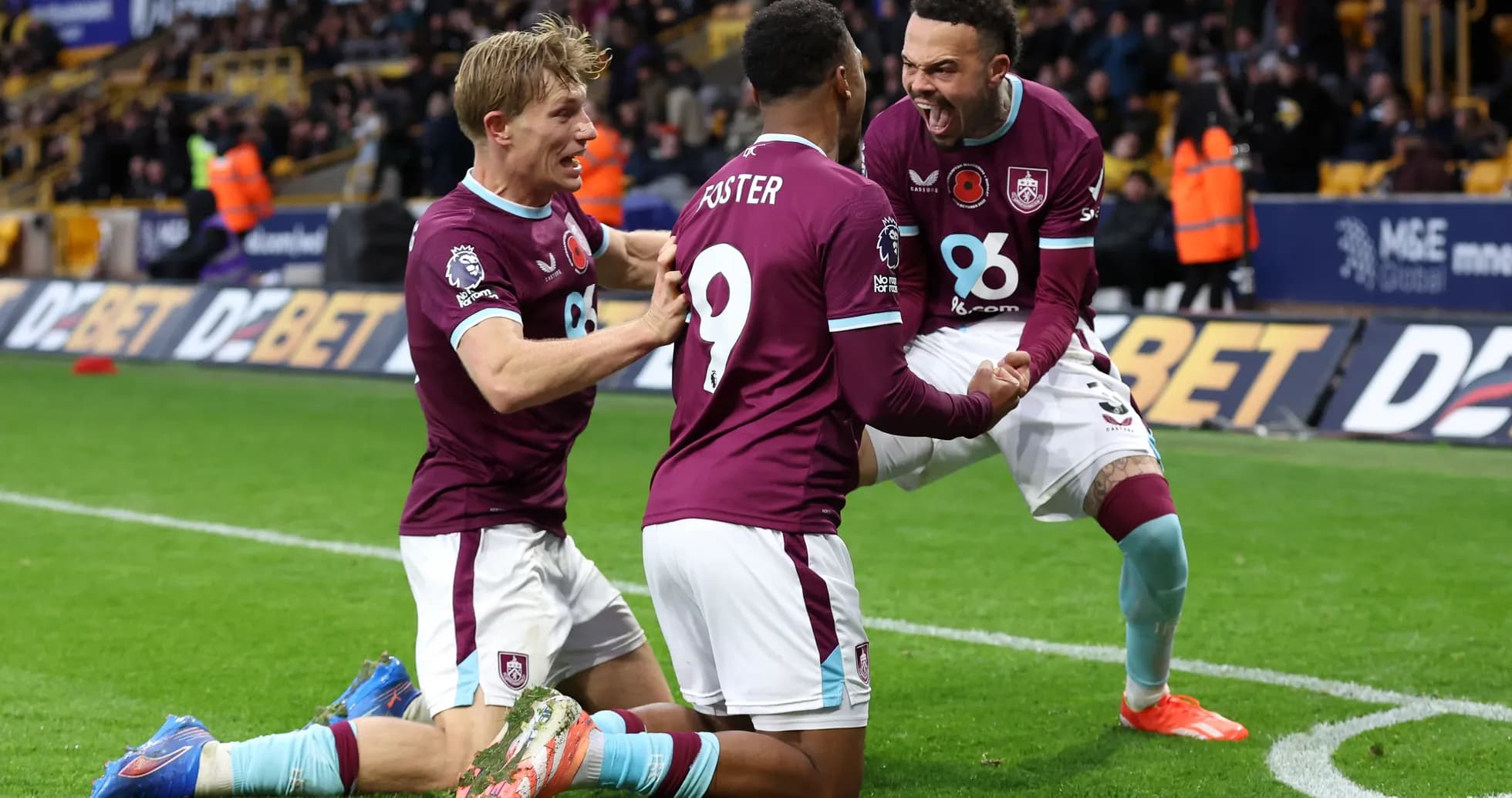 Jugadores de Burnley celebrando un gol