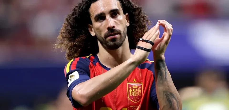 Jugador español aplaudiendo tras el partido