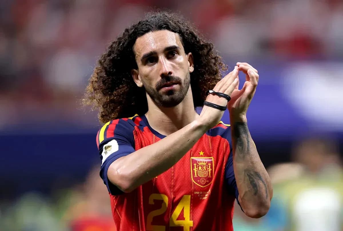 Jugador español aplaudiendo tras el partido