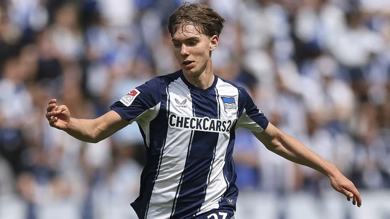 Jugador de Hertha BSC corriendo durante el partido