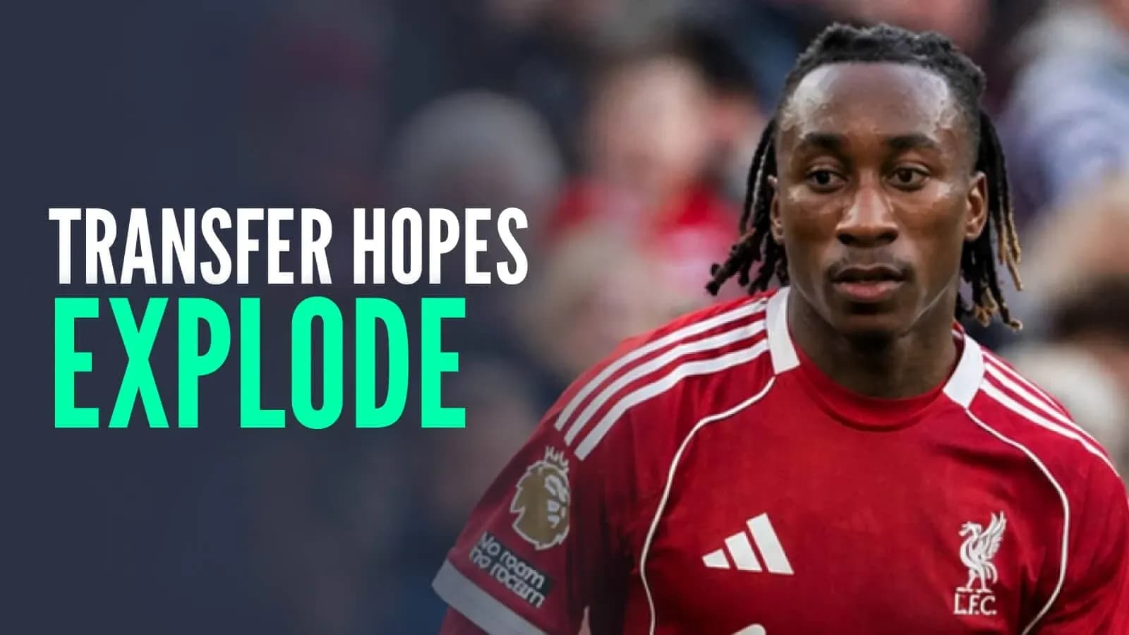 Jugador de Liverpool en camiseta roja durante el partido
