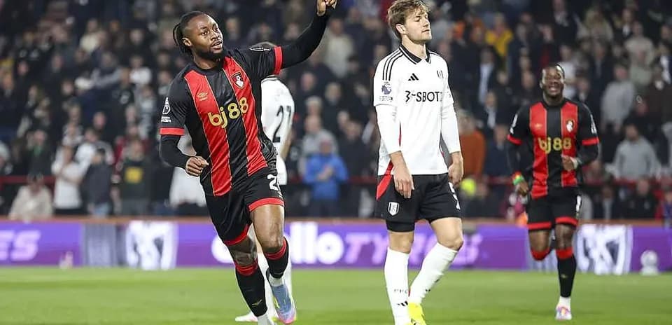 Jugador de Bournemouth celebra un gol contra Fulham