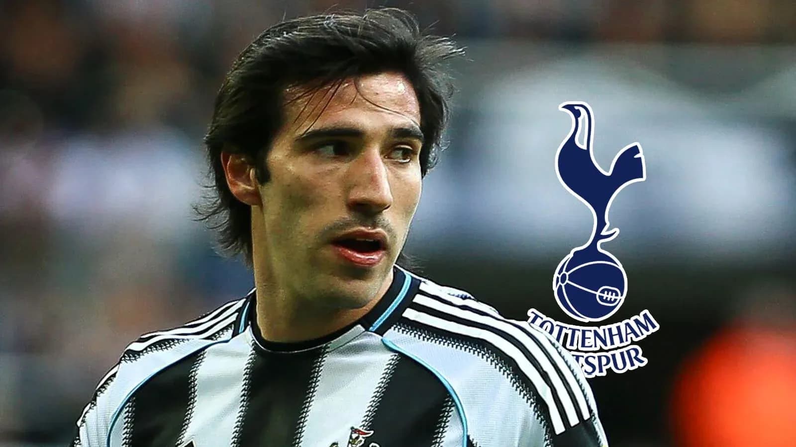 Jugador de fútbol con camiseta de Newcastle United