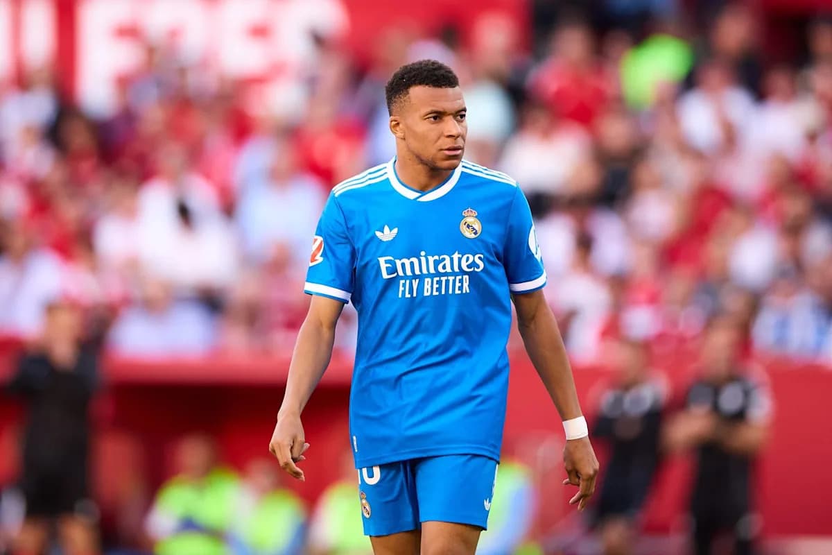 Jugador de Real Madrid en acción durante el partido