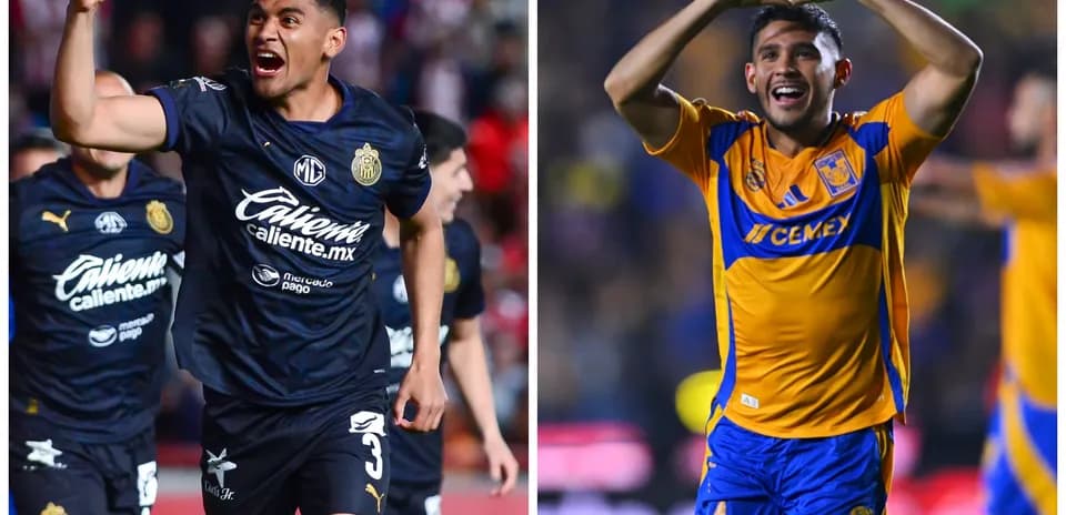 Jugadores de Chivas y Tigres celebrando un gol