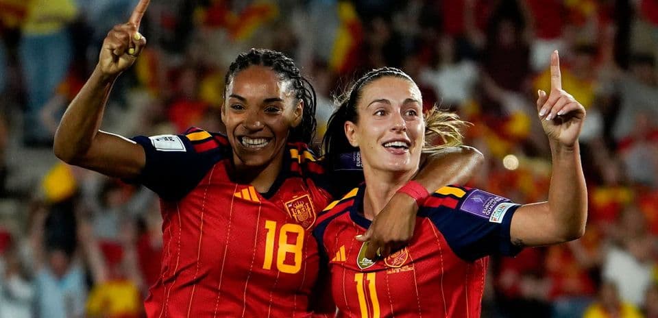 Jugadoras de España celebrando un gol juntas