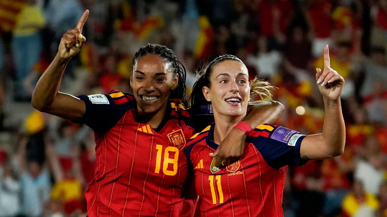 Jugadoras de España celebrando un gol juntas