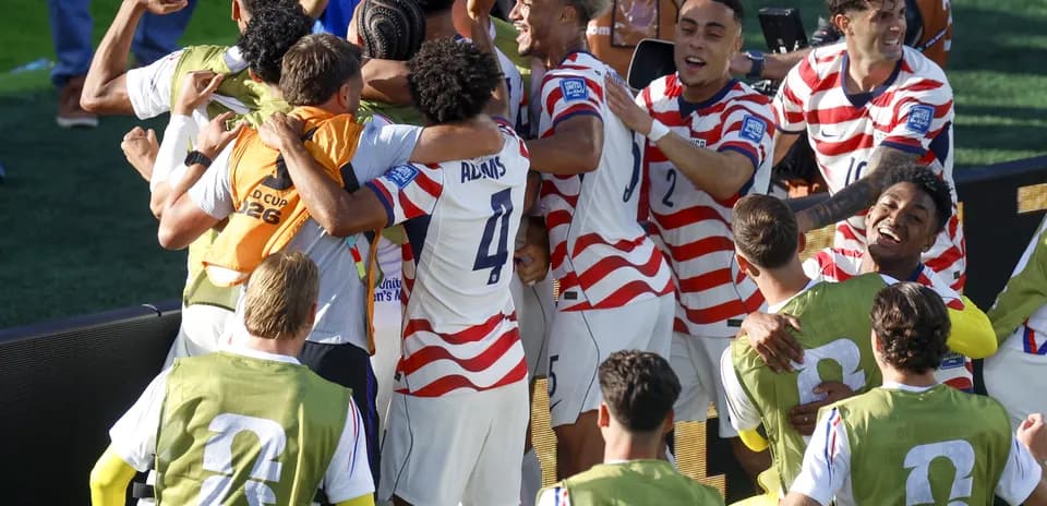 Jugadores de EE.UU. celebrando un gol