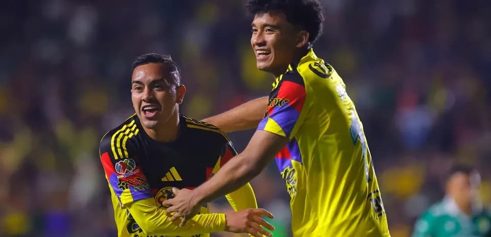 Jugadores de Club América celebrando un gol